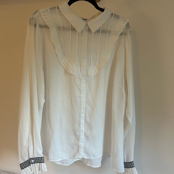 Fashion Nova Tops - Fashion Nova White Ruffled‎ Blouse